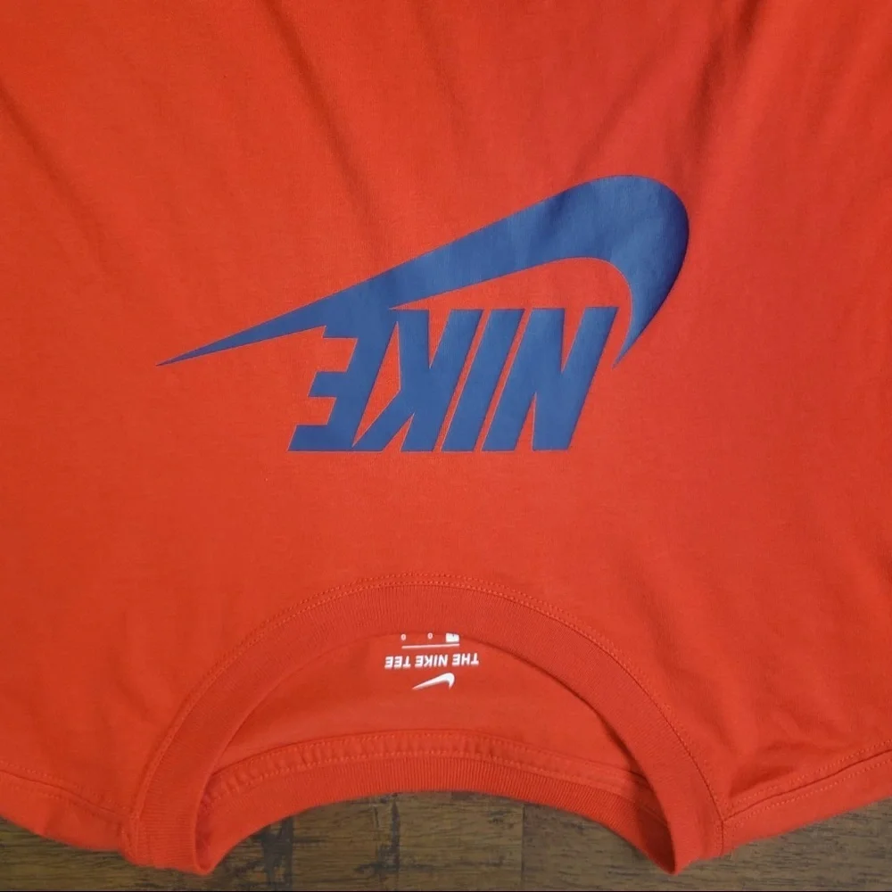 Sz Large Nike tee red